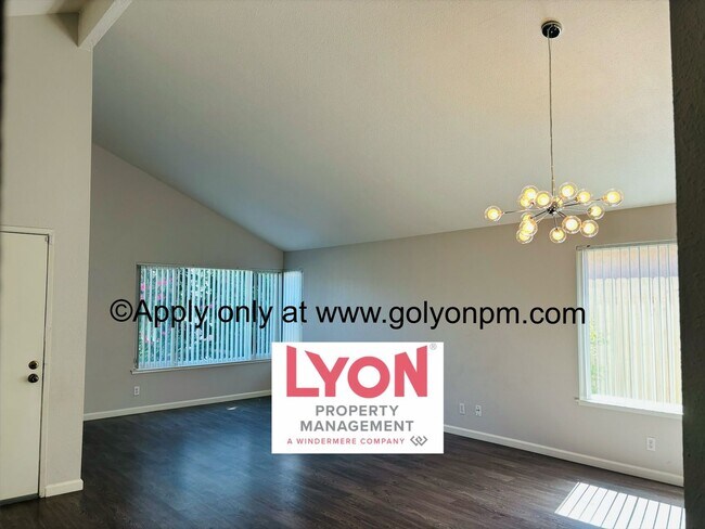 Foto del edificio - Updated Rosemont 4 bedroom Beauty!!