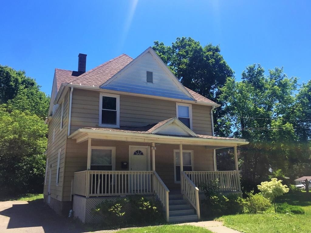 Primary Photo - 122 Bensley St