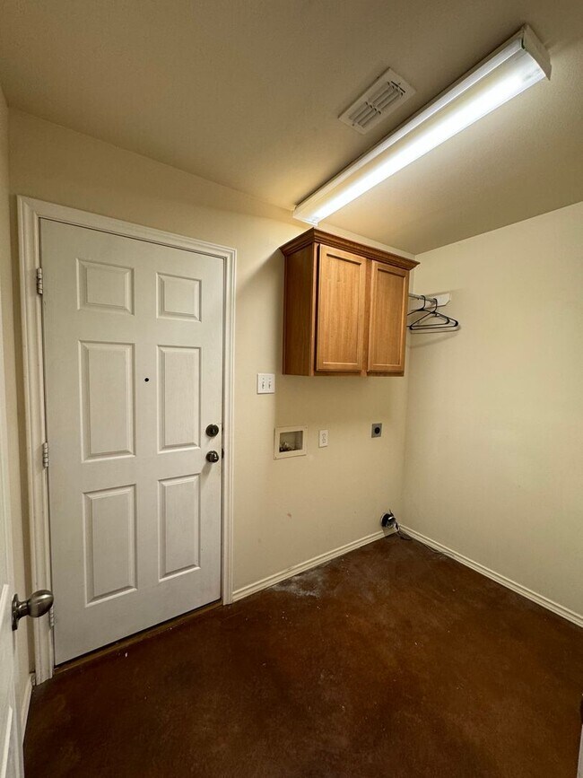 Foto del edificio - Great 3 bedroom 2 bathroom house in fantas...