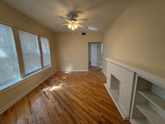 Foto del edificio - 3436 W Leland Ave