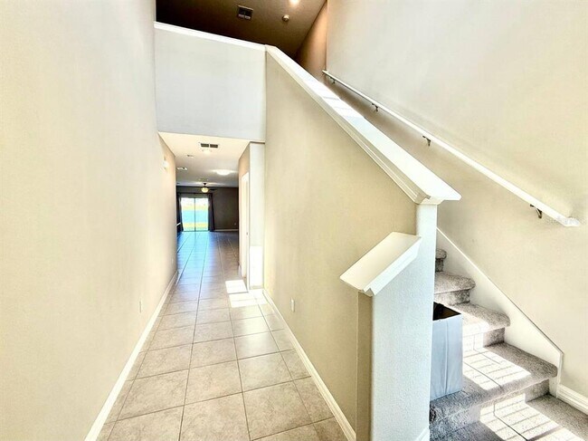 Building Photo - 1036 Royal Empress Dr