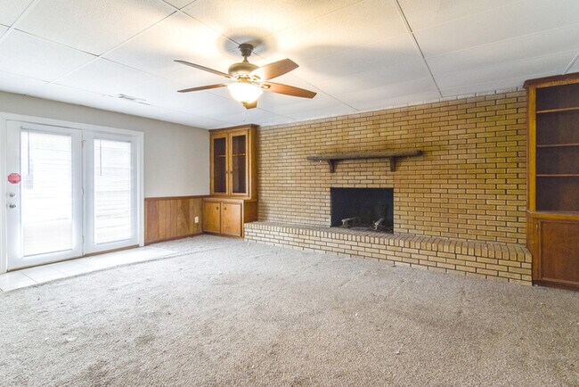 Building Photo - Nice Prattville Home with Loads of Character