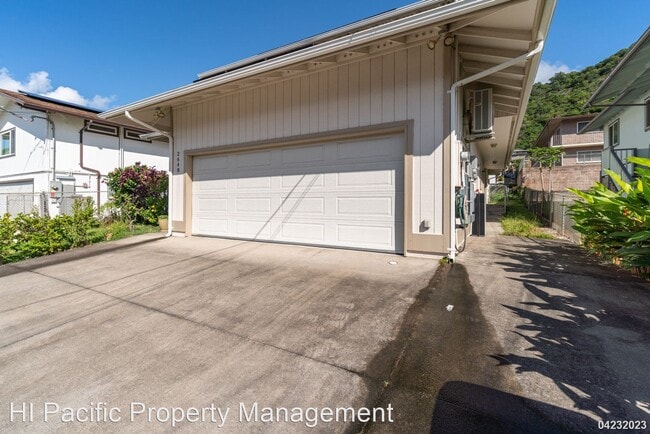 Building Photo - 2 br, 1 bath House - 2648 Puunui Ave