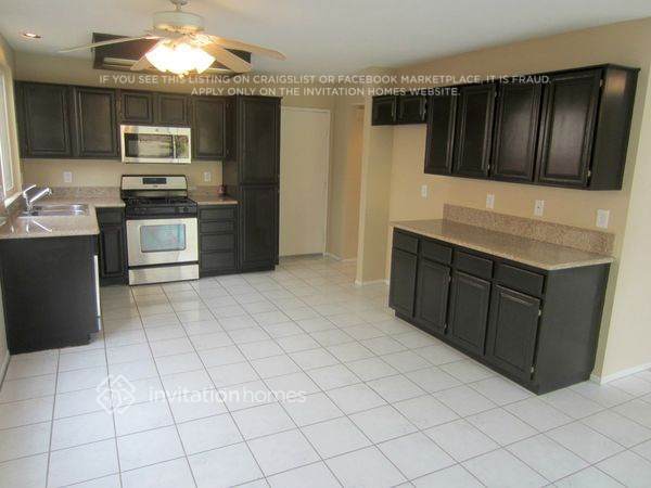 Foto del edificio - 44743 Johnston Dr
