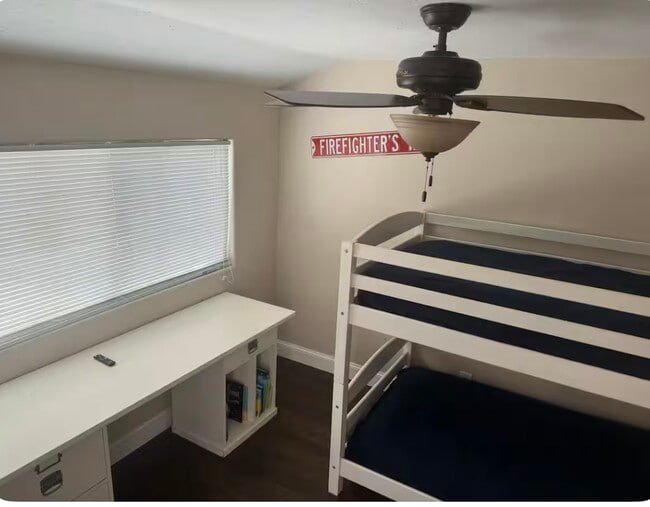 Foto del edificio - 8145-8142 8 1/2 Ave