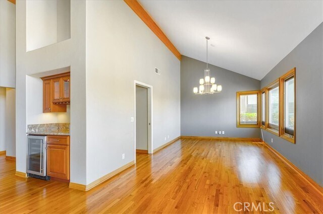Building Photo - 14 Lyra