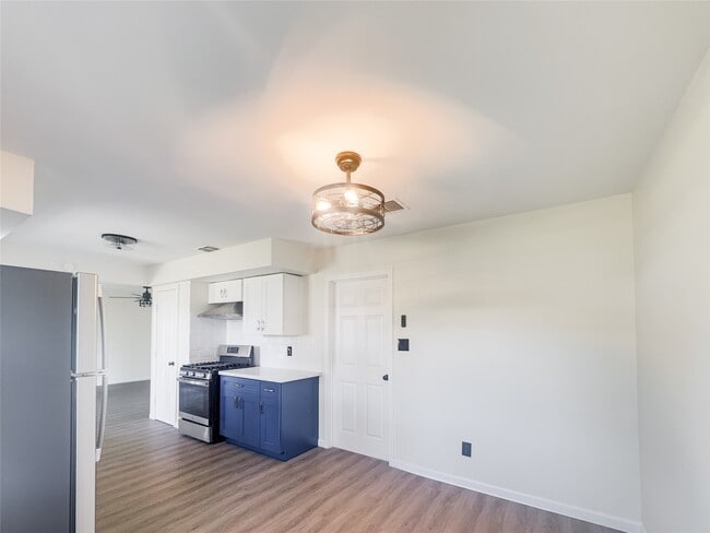 Foto del edificio - 5111 Seymour Dr