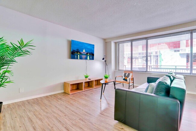 Foto del edificio - 2111 Richmond Hwy