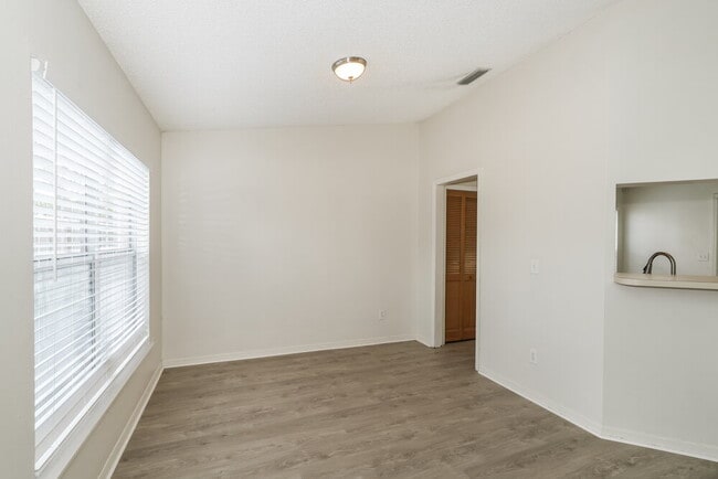 Building Photo - 10148 Cedar Dune Dr