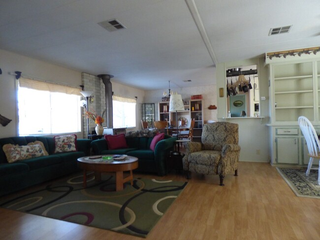 Building Photo - 2 BEDROOM, 2 BATH FURNISHED LAKE FRONT RENTAL