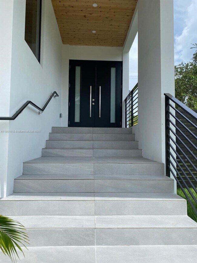 Foto del edificio - 570 Fernwood Rd