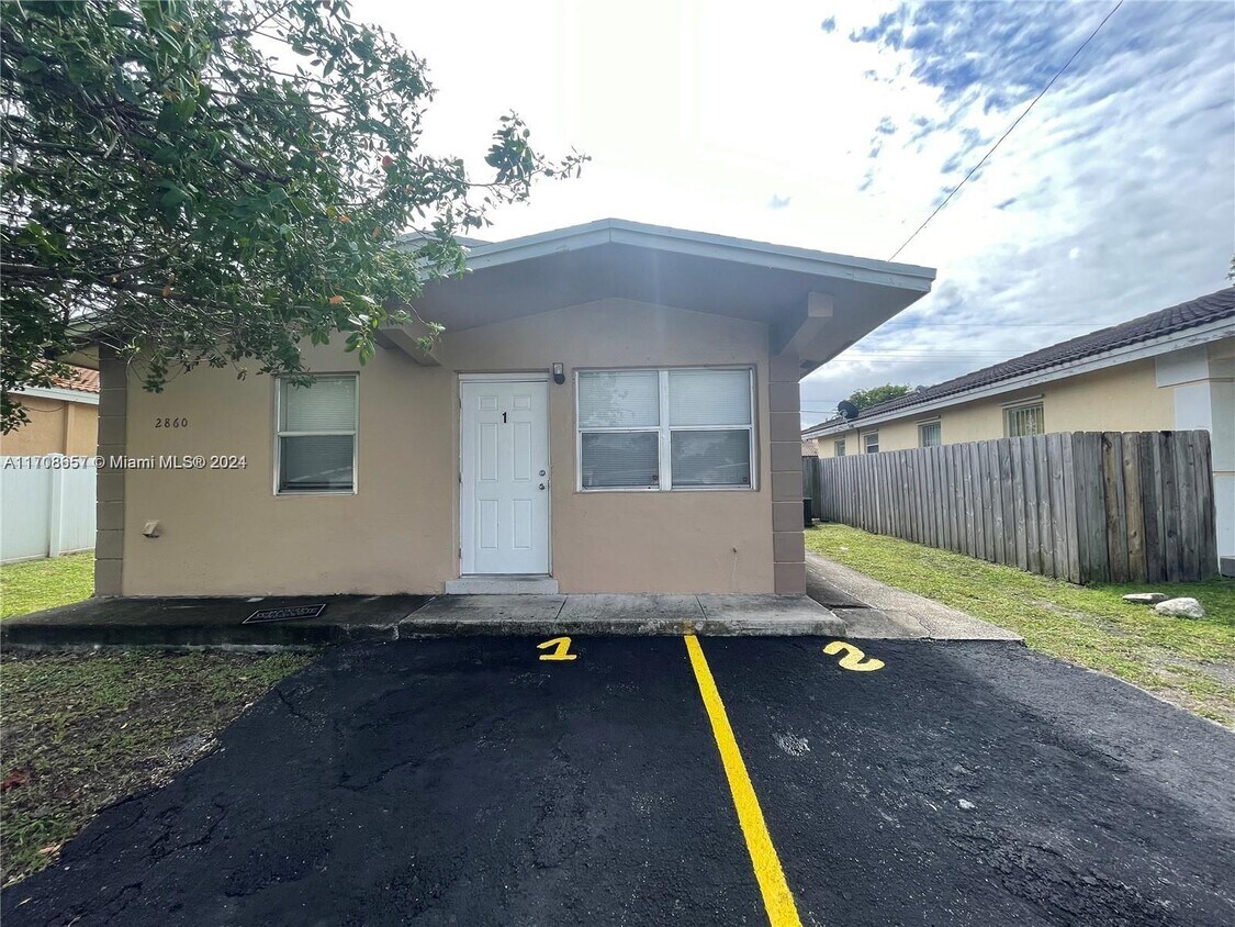 Foto principal - 2860 NW 15th St