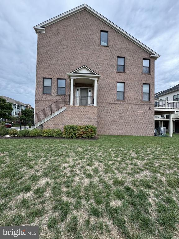 Building Photo - 22461 Windsor Locks Square