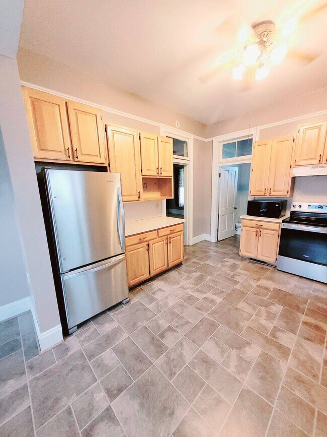 Foto del edificio - 103 W 1st Ave