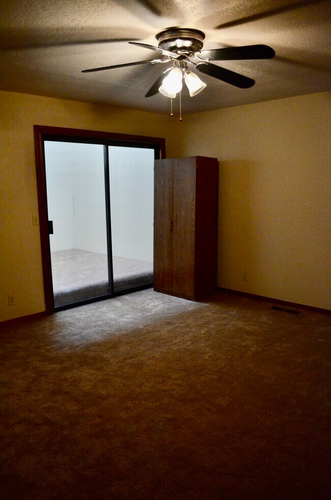 Bonus room off of master bedroom. - 6902 N Spinnaker Ln