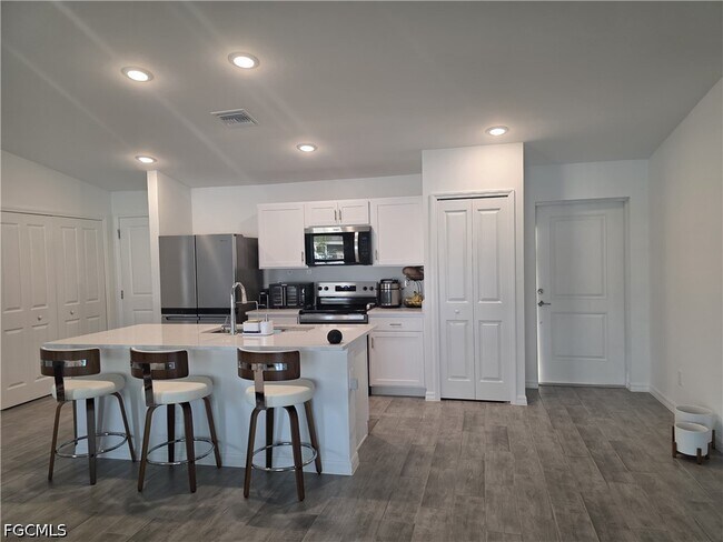 Foto del edificio - 4421 NE 15th Pl