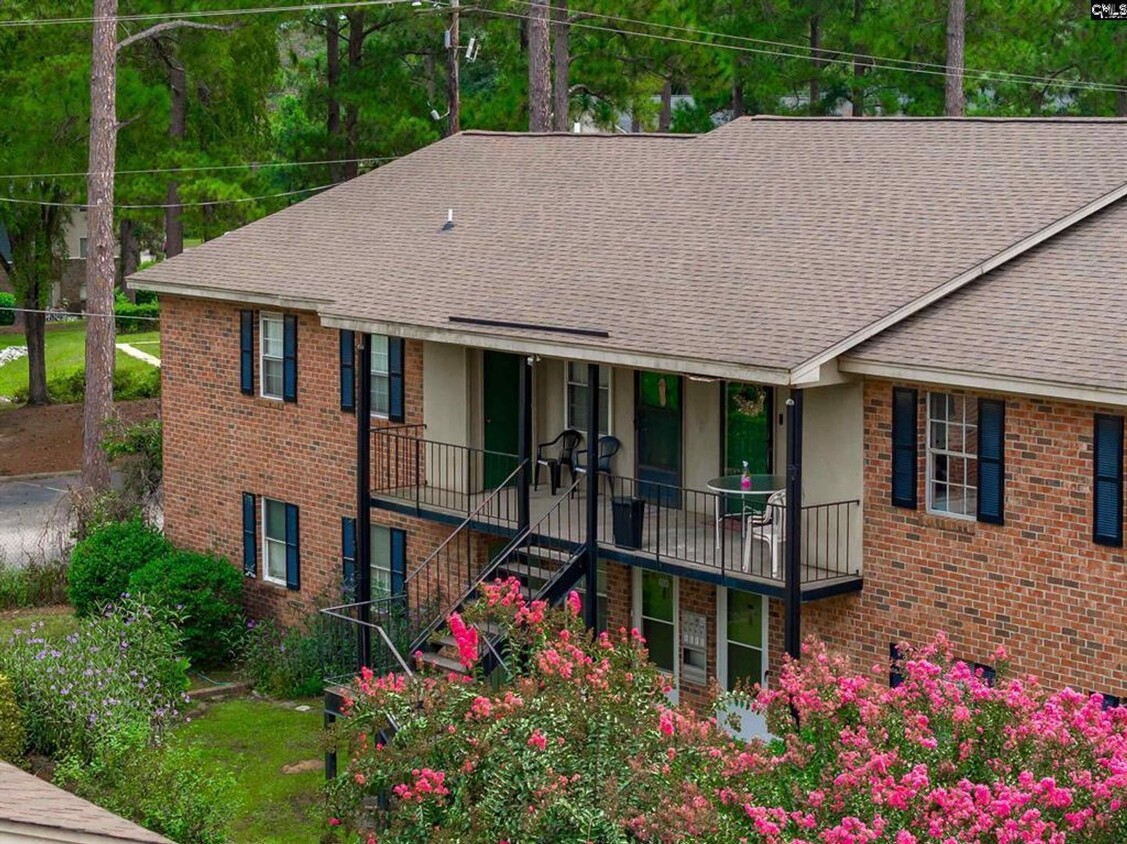 Foto principal - MOVE-IN READY WITH LAUNDRY IN UNIT!!