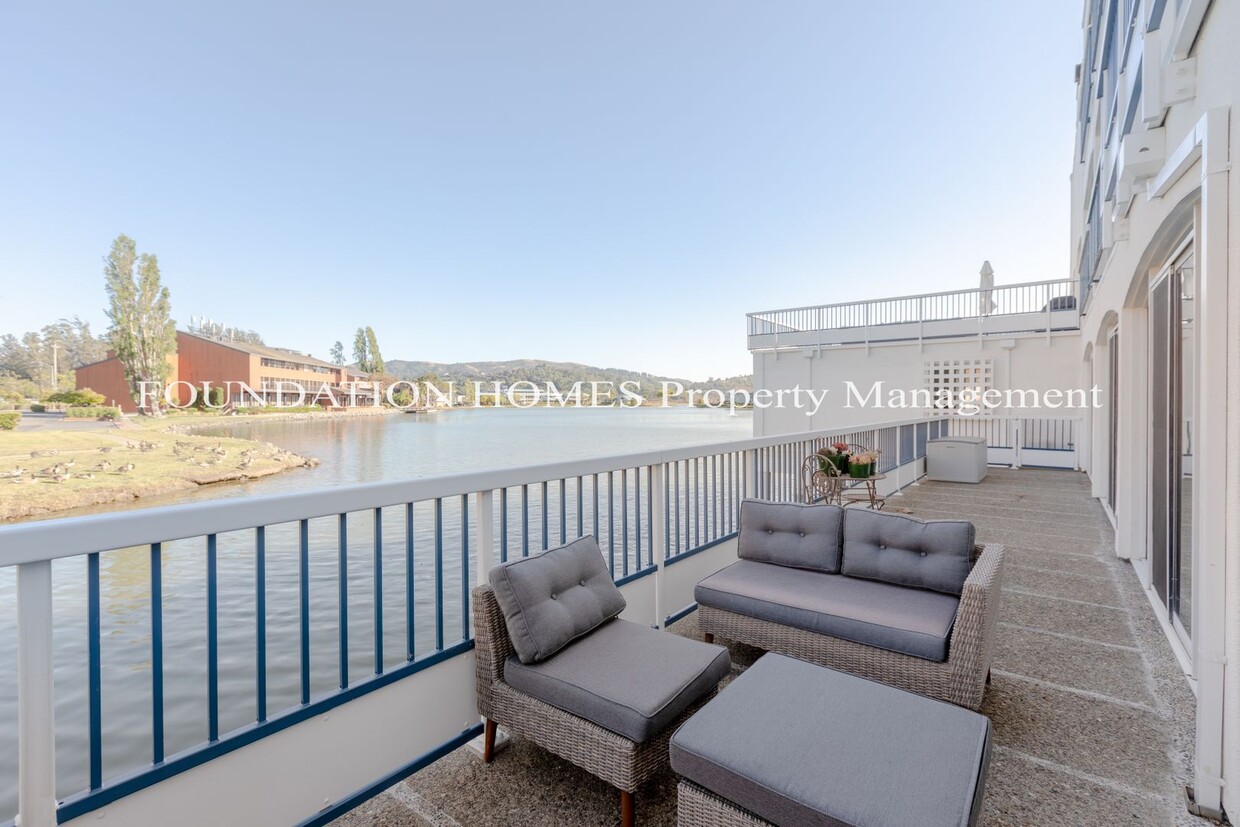 2BR/2BA Waterfront Corner Condo! No Octob... - 2BR/2BA Waterfront Corner Condo!  No Octob...