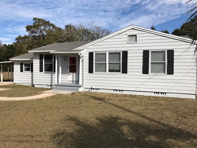 Building Photo - 16 Mandalay Dr Pensacola, FL 32507 January...