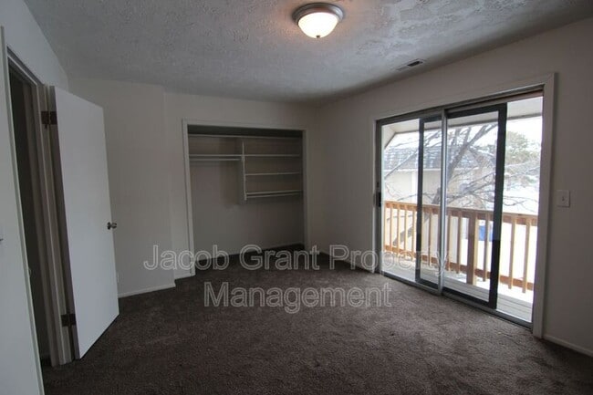 Foto del edificio - 1474 Falcon Dr