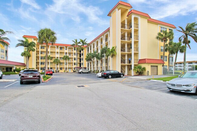 Foto del edificio - 100 Paradise Harbour Blvd