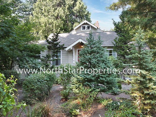 Building Photo - Wonderful Lake Oswego First Addition Hideaway