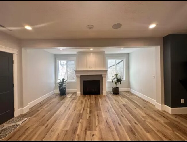 Building Photo - 688 N 120 W