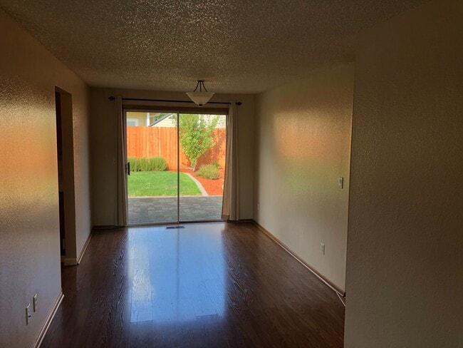 Building Photo - Well Cared for Three Bedroom