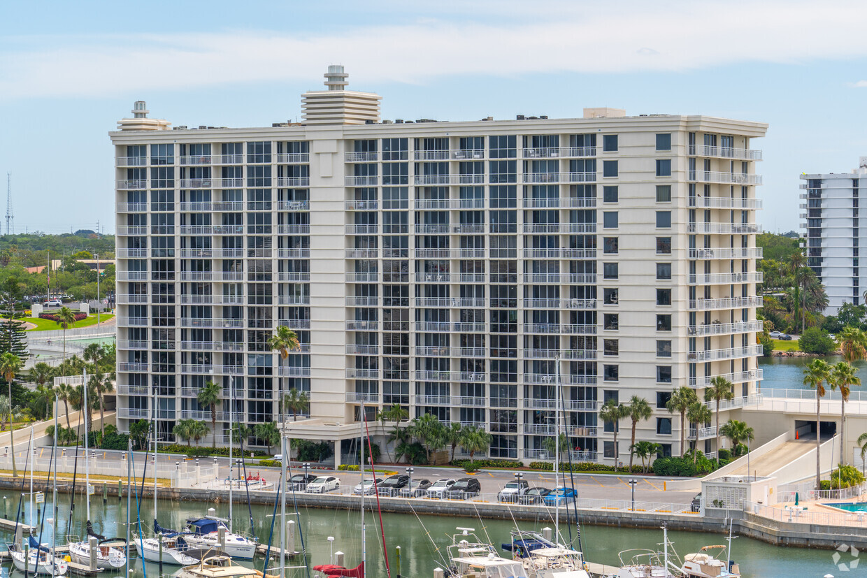 Primary Photo - Pierce 100 Condominium