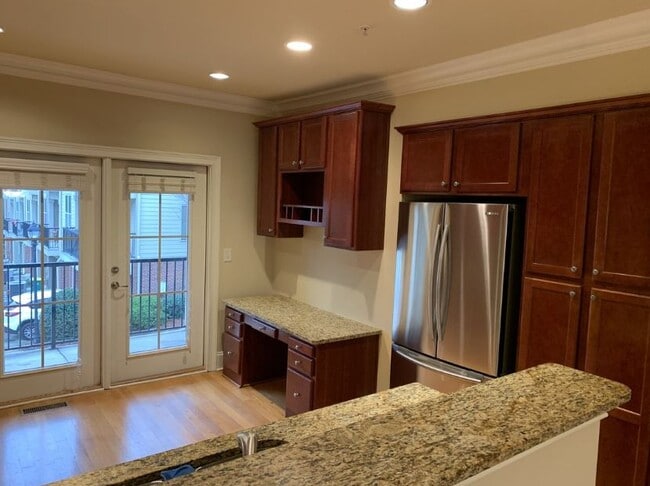 Building Photo - 817 Perennial Dr
