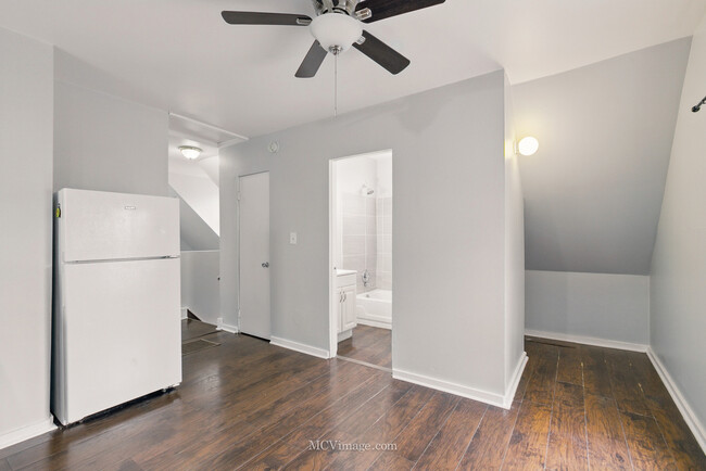 Building Photo - 355 N Hickory St