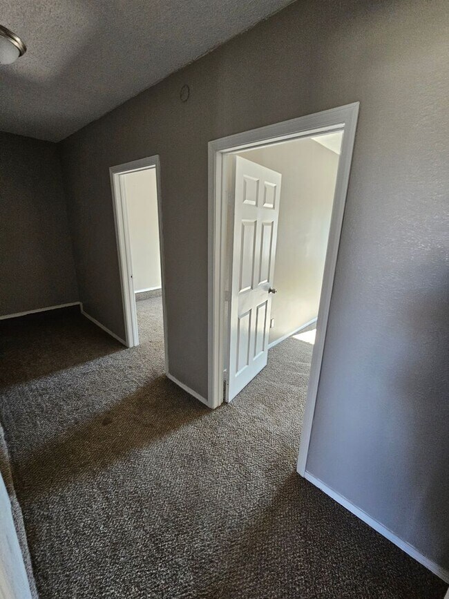 Building Photo - 5 Bedroom home in Midwest City