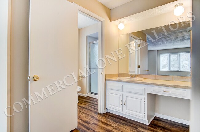 Building Photo - 4 Bedroom Home in Worthington