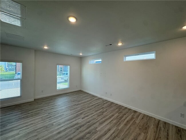 Building Photo - 910 Massachusetts Ave
