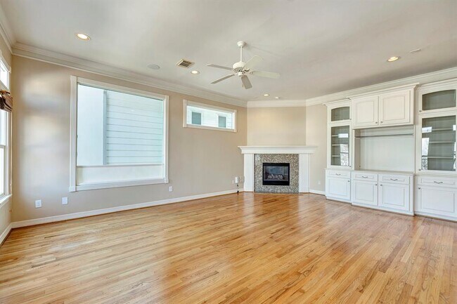 Foto del edificio - 1325 W Clay St