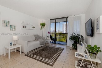 Building Photo - 3475 N Country Club Dr