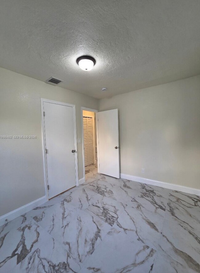 Foto del edificio - 295 NW 48th St
