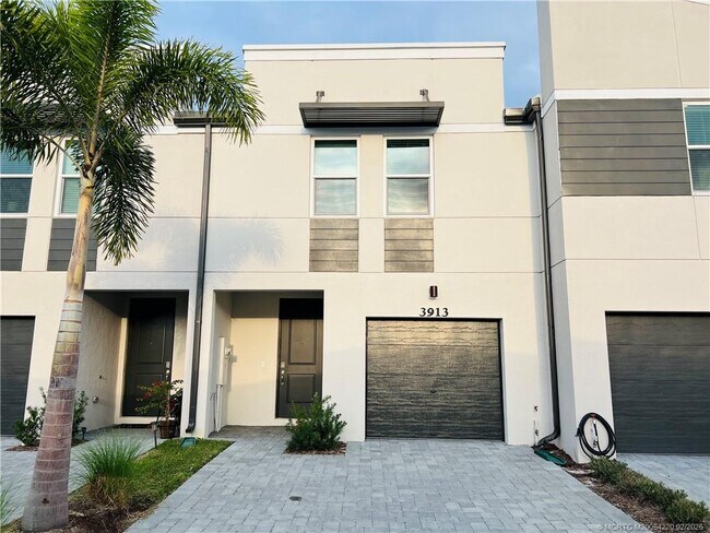 Building Photo - 3913 SE Mentmore Ln