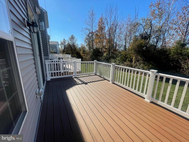 Building Photo - 9102 Graves Ln