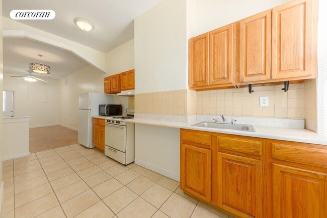 Foto del edificio - 23-11 41st St