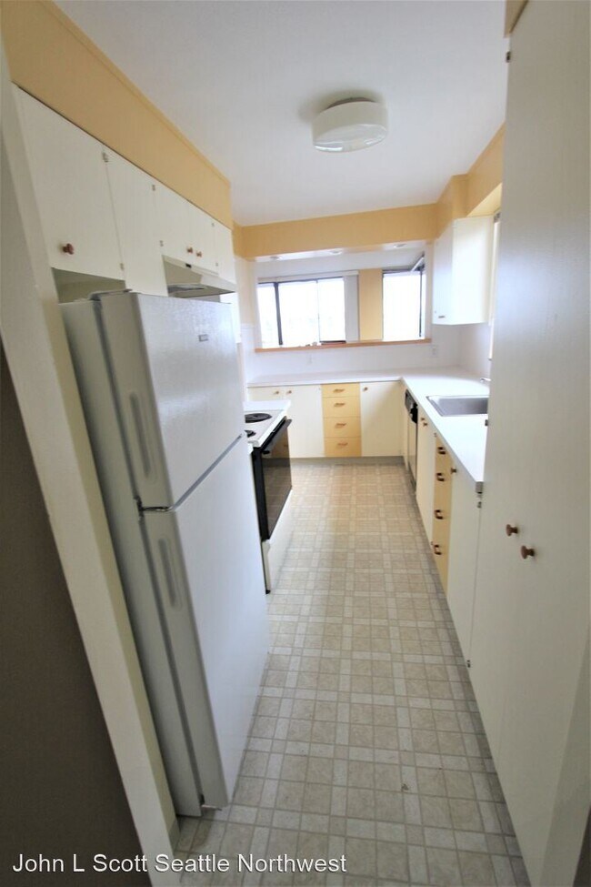 Building Photo - 1 br, 1 bath House - 521 5th Ave W #306