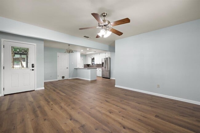 Building Photo - 2304 Lathan Ln