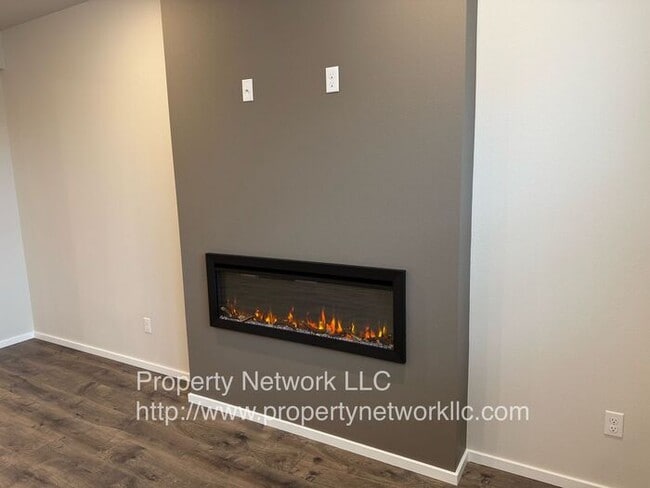 Building Photo - Wonderful 3 Bedroom Townhouse