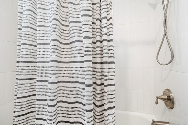 Building Photo - 5602 Greenhill Forest Dr