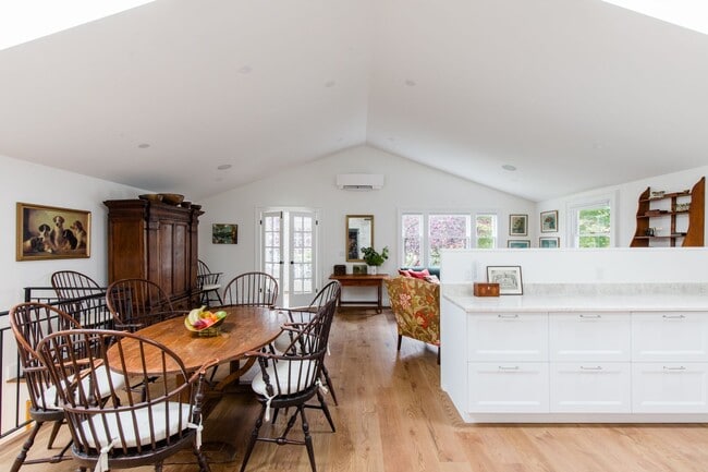 Building Photo - Newly remodeled Greenwood Craftsman!