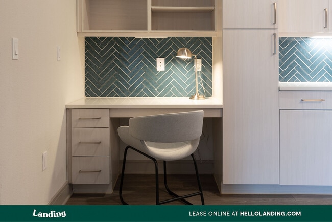 Building Photo - 1614 E 6th St