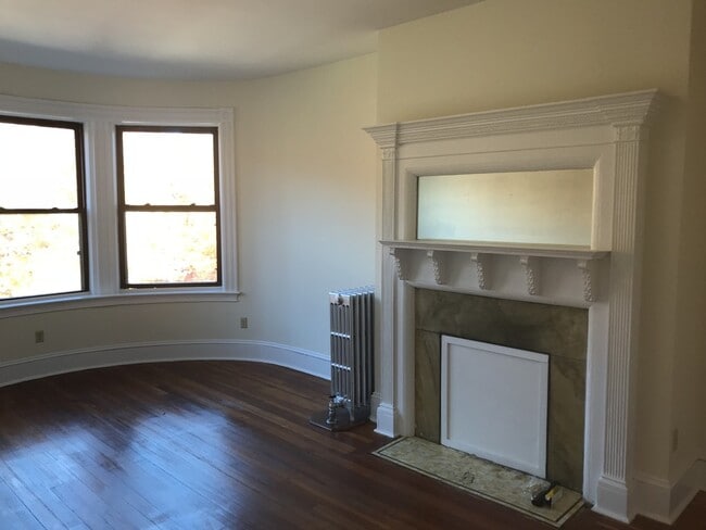 Building Photo - 1489 Beacon St