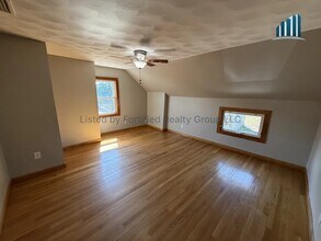 Building Photo - 132 Hall St