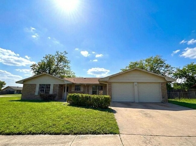 Building Photo - 3007 Sierra Dr
