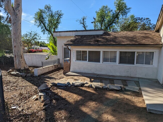 Foto del edificio - 2221 Suncrest Blvd